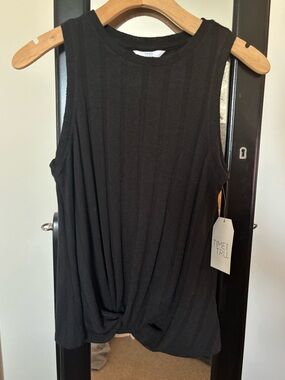 Time and Tru Black Knot-Front Ribbed Tank